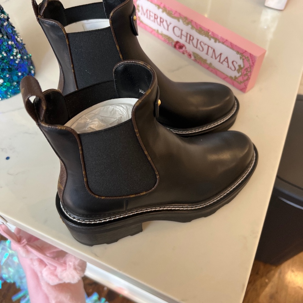 Authentic LV Boots - Picture 1 of 6